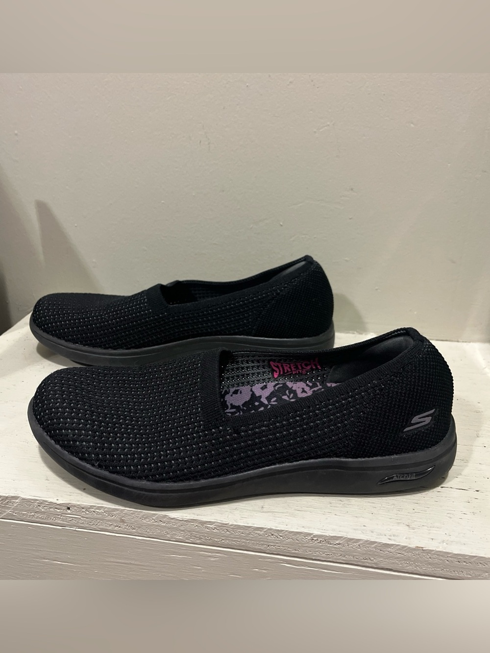 Skechers Black Slip-On Knit Stretch Fit Arch Fit Walking Shoes